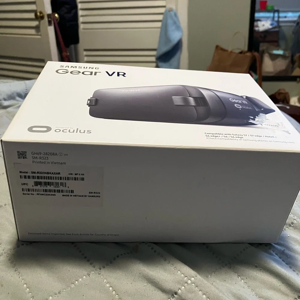 NWT Samsung Gear V R Oculus Headset